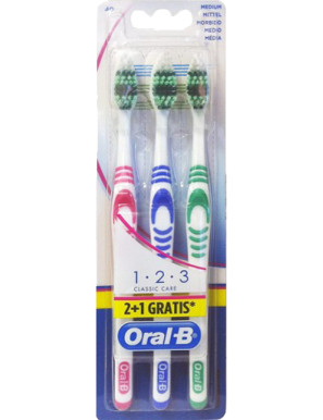 Oral-B Spazzolino Classic Care Medio X3