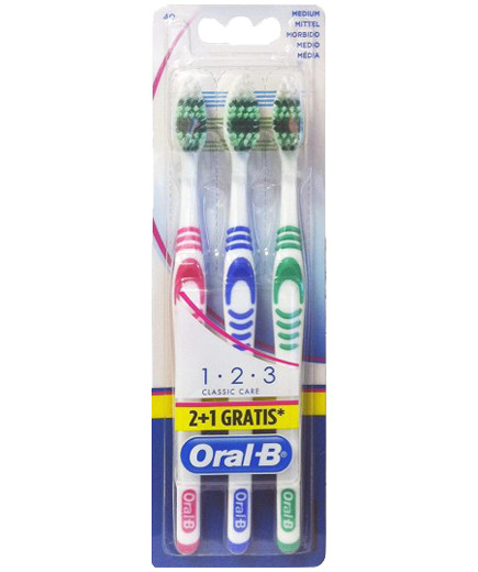 Oral-B Spazzolino Classic Care Medio X3